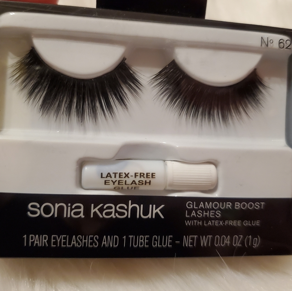 [3/36 SALE] Lashes & glue